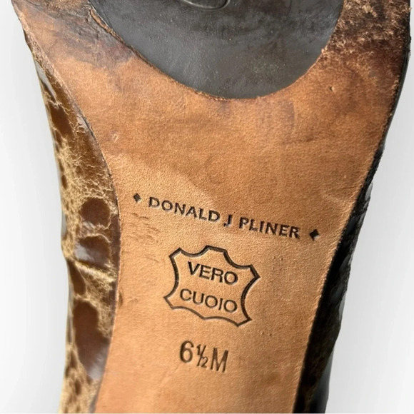 Donald J Pliner Casey Brown Round Toe  Block Pump Heels 6.5 - Picture 9 of 9